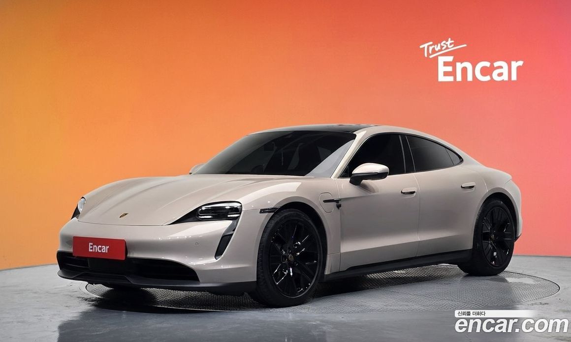 Porsche Taycan фото 20