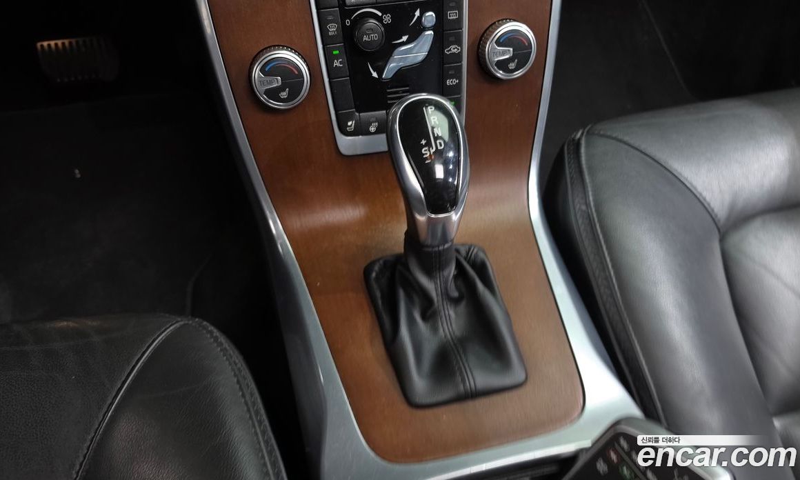 Volvo XC70 фото 9