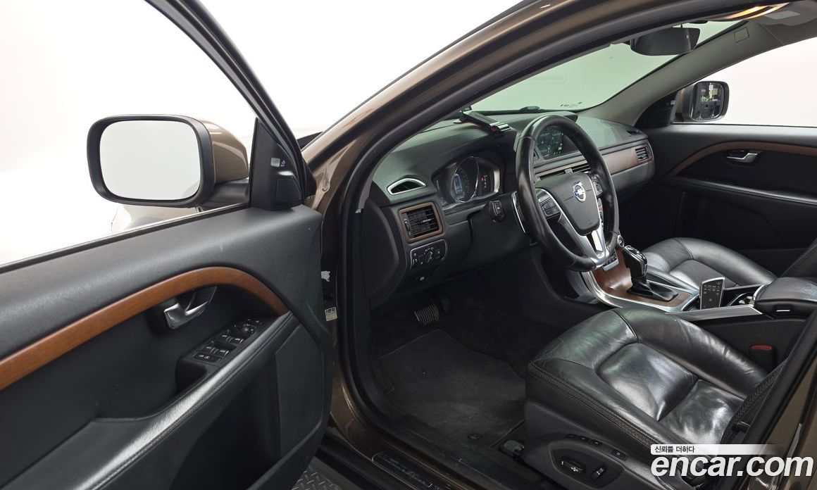Volvo XC70 фото 10