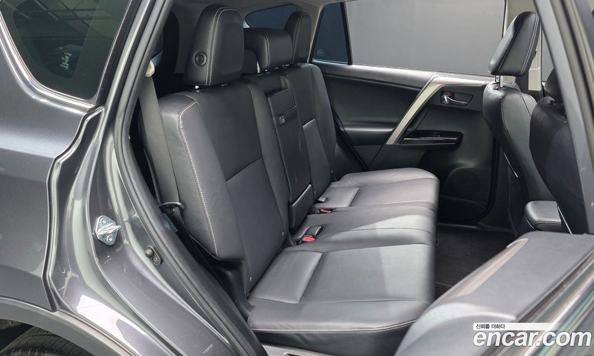 Toyota RAV4 4th Gen фото 10