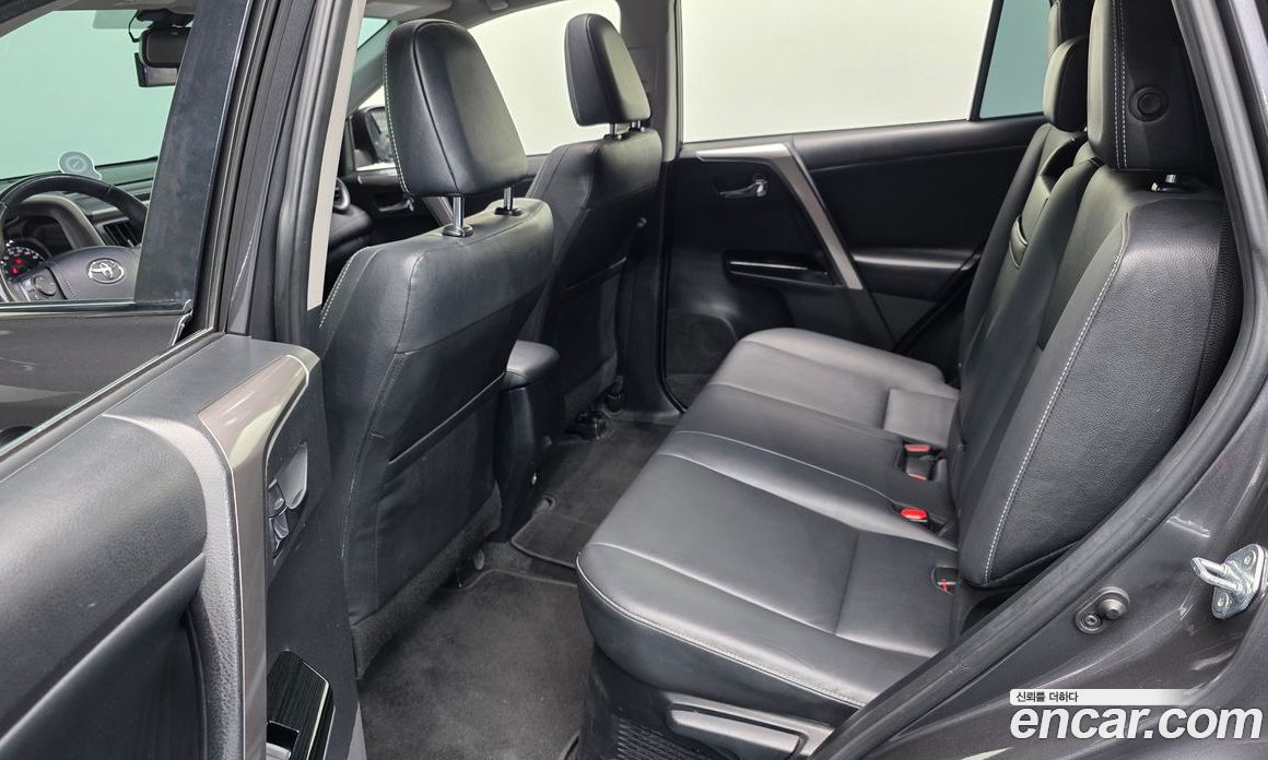 Toyota RAV4 4th Gen фото 11