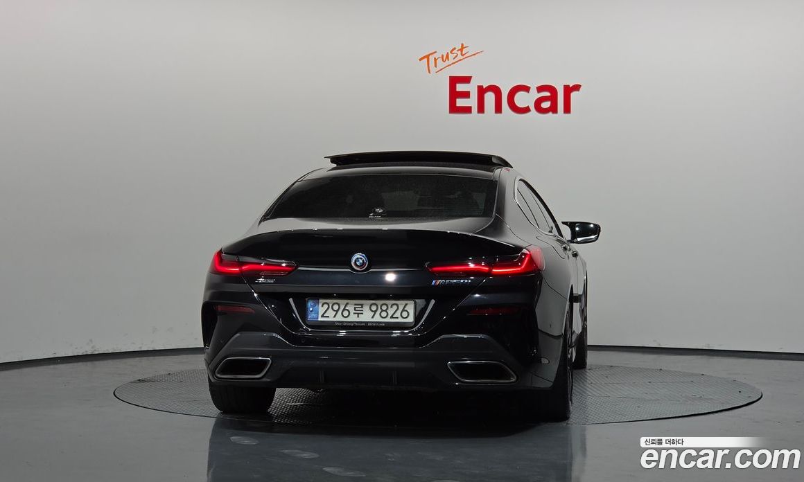 BMW 8-Series (G15) фото 4