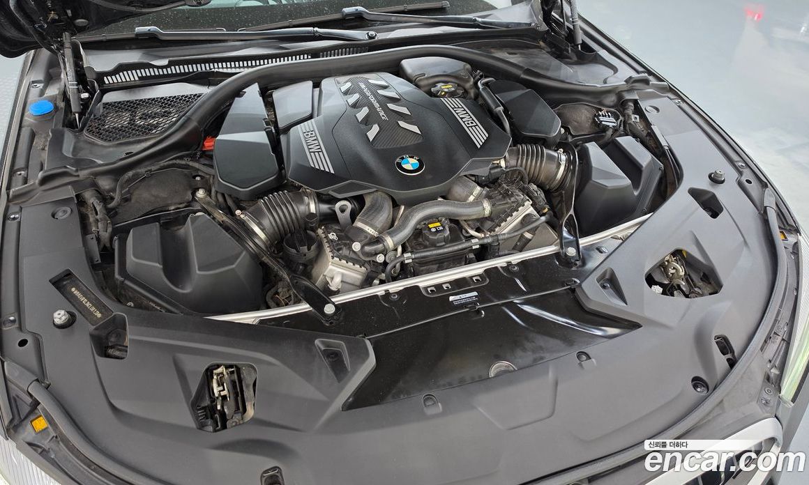 BMW 8-Series (G15) фото 6