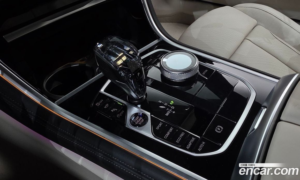 BMW 8-Series (G15) фото 9