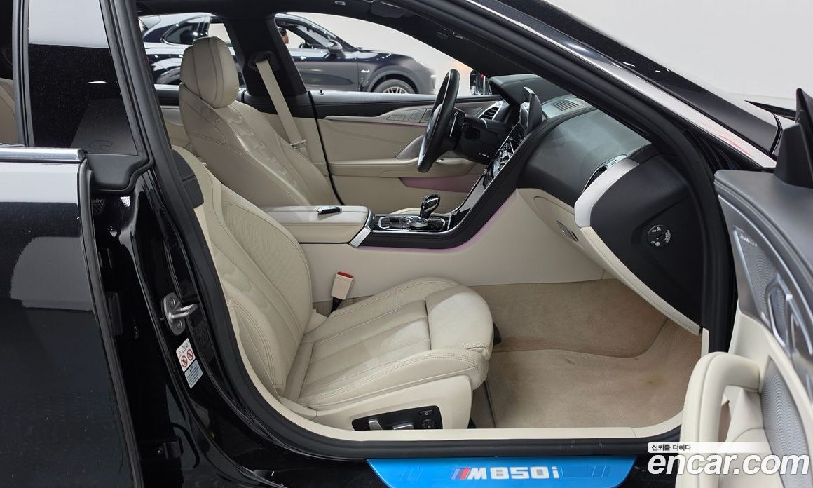 BMW 8-Series (G15) фото 11
