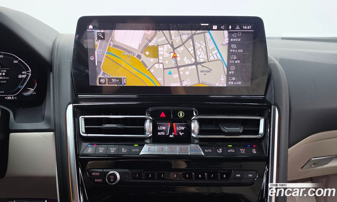 BMW 8-Series (G15) фото 14