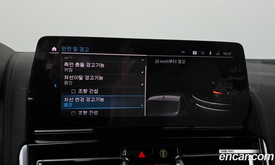 BMW 8-Series (G15) фото 16
