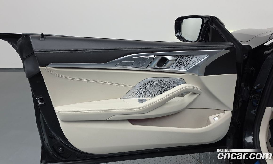 BMW 8-Series (G15) фото 24