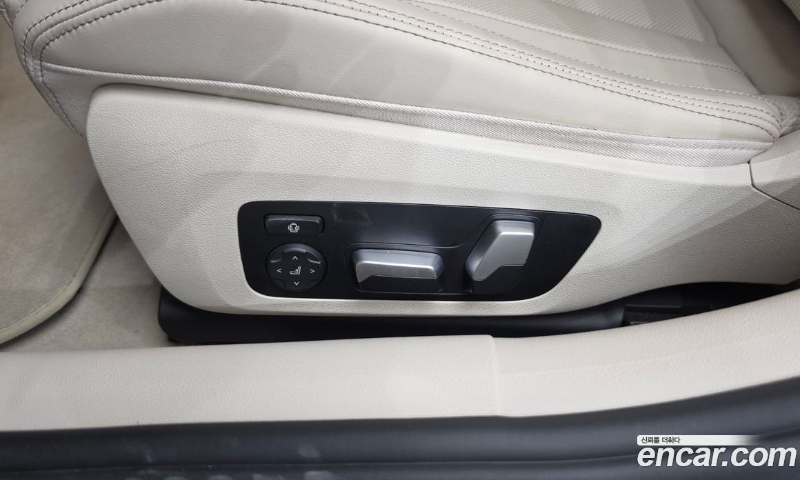 BMW 8-Series (G15) фото 31