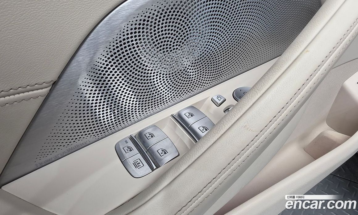BMW 8-Series (G15) фото 39