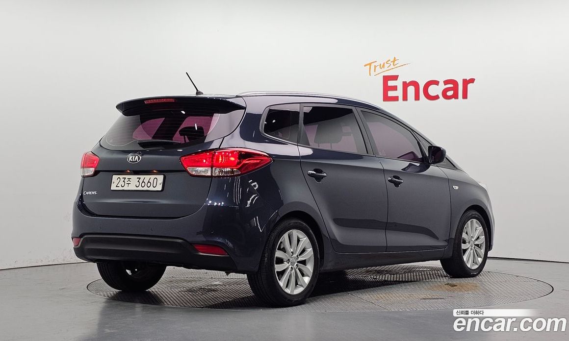 Kia Carens 3rd Gen фото 2