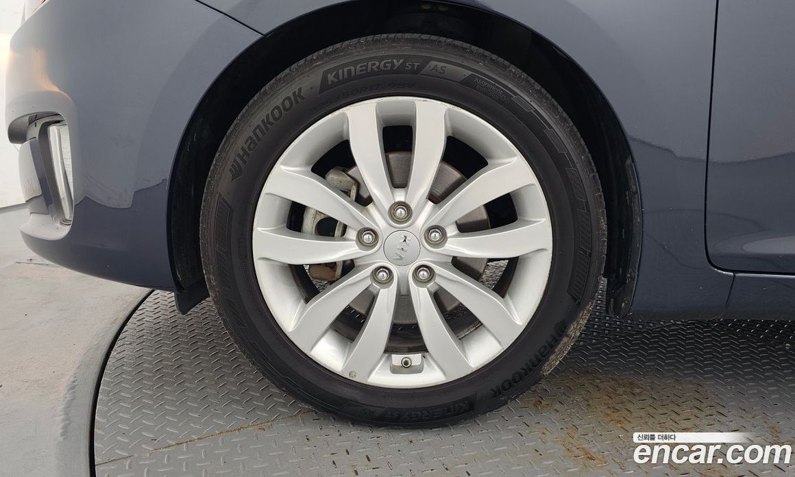 Kia Carens 3rd Gen фото 5