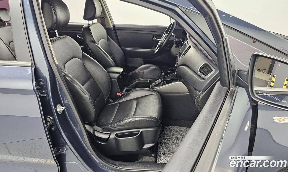 Kia Carens 3rd Gen фото 10