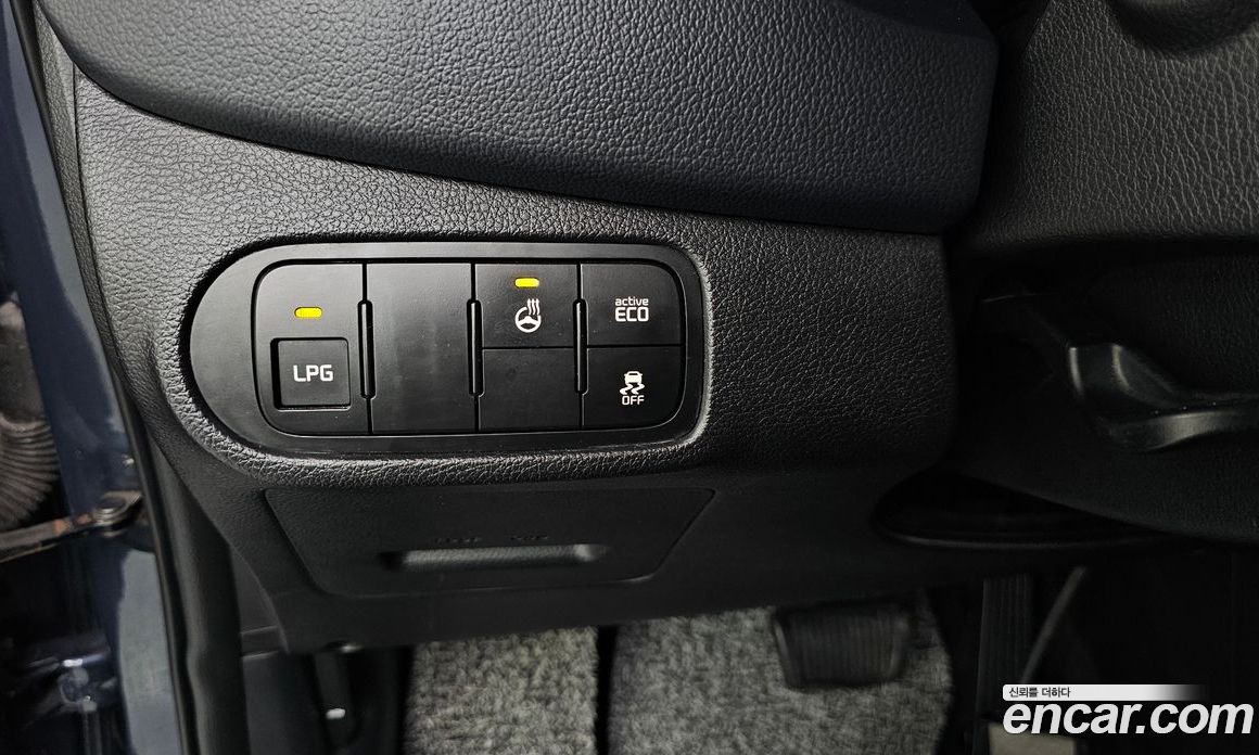 Kia Carens 3rd Gen фото 19