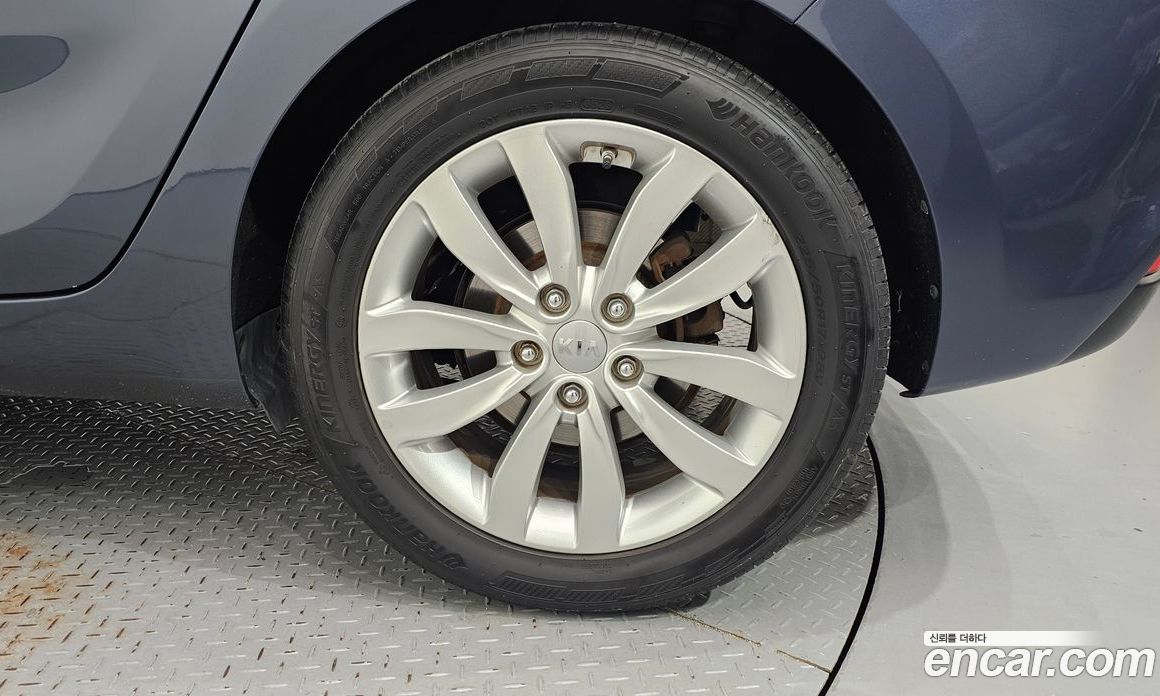 Kia Carens 3rd Gen фото 21
