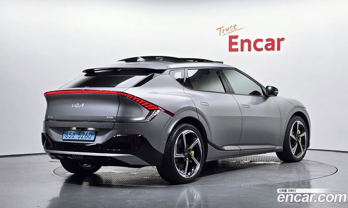 Kia EV6 фото 2
