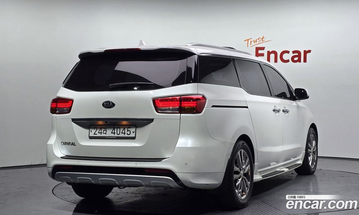 Kia Carnival 3rd Gen фото 2