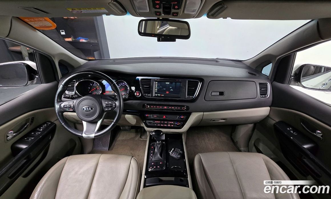 Kia Carnival 3rd Gen фото 7