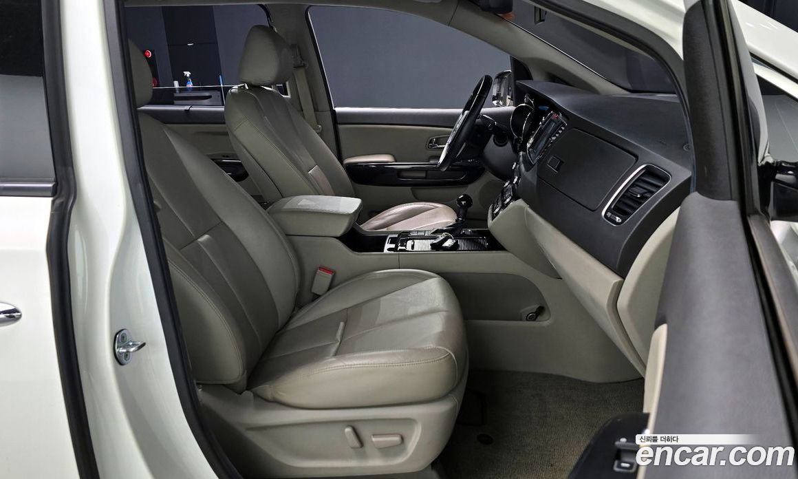 Kia Carnival 3rd Gen фото 10
