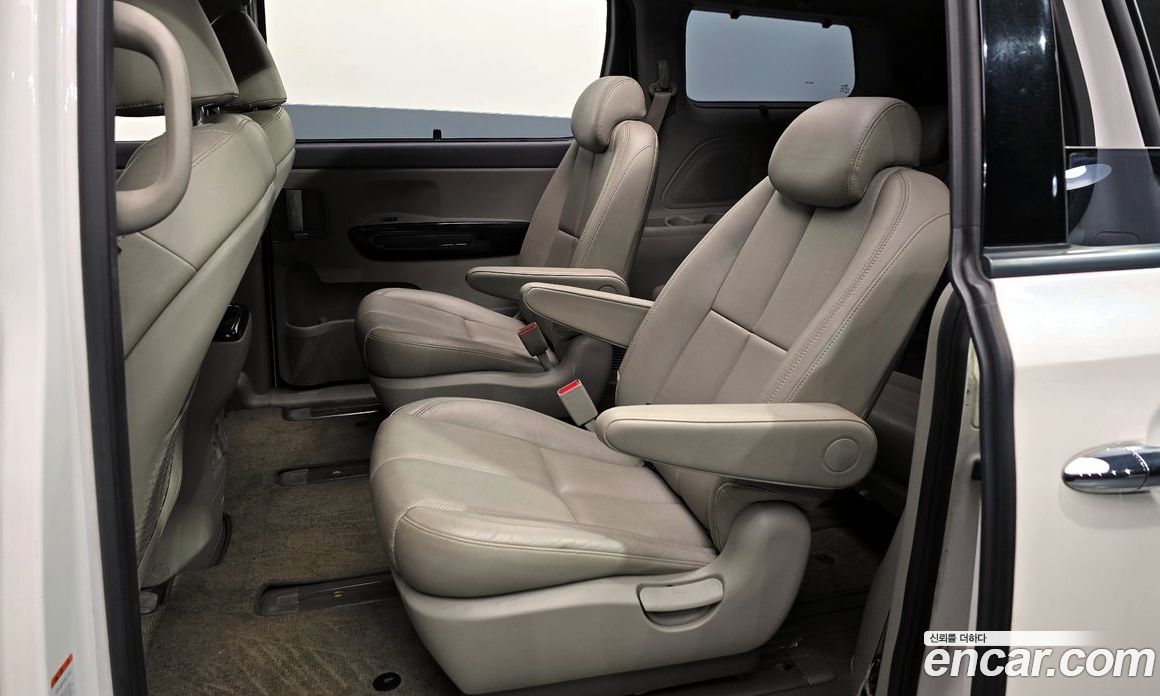 Kia Carnival 3rd Gen фото 12