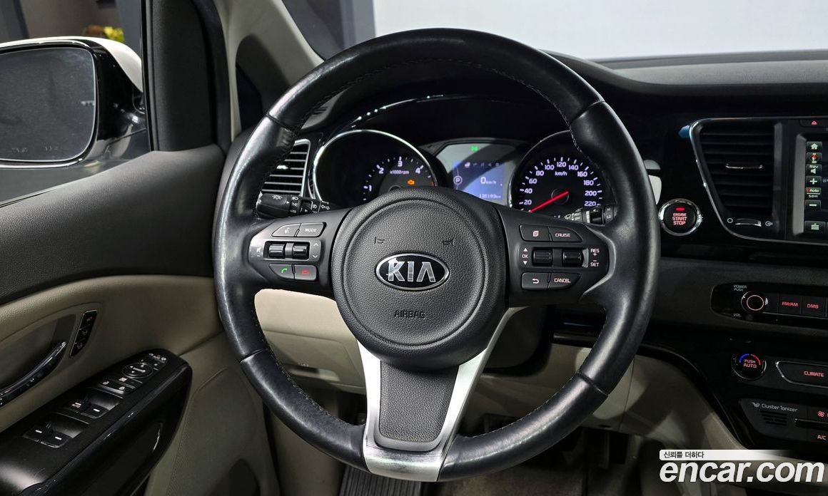 Kia Carnival 3rd Gen фото 13
