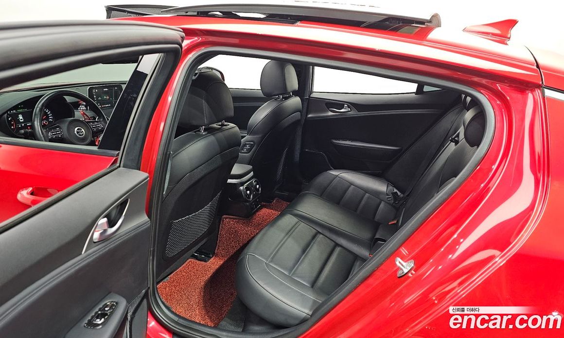 Kia Stinger фото 17