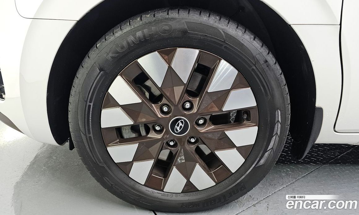 Hyundai Staria фото 5