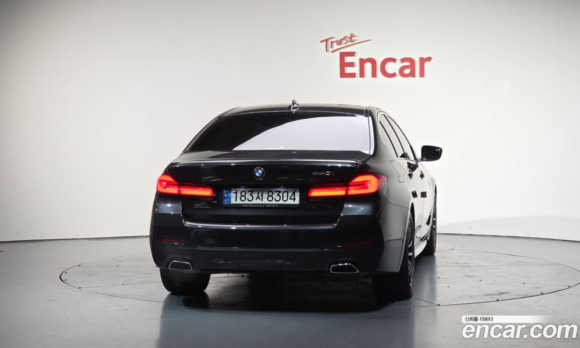BMW 5-Series (G30) фото 3