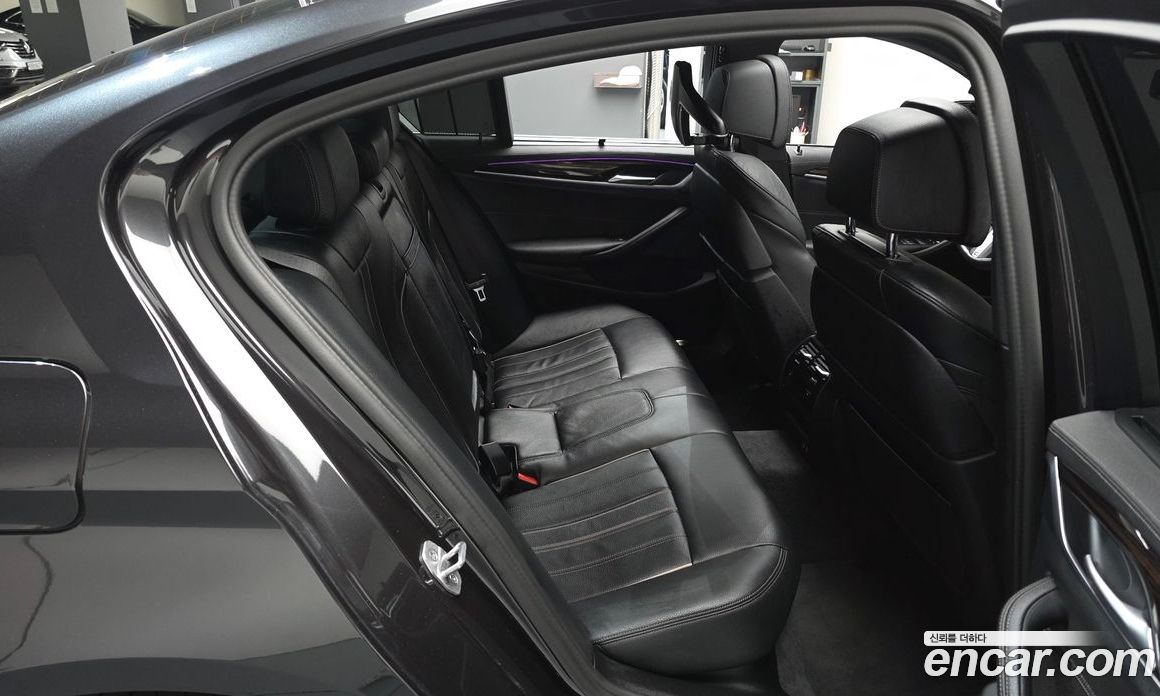 BMW 5-Series (G30) фото 10