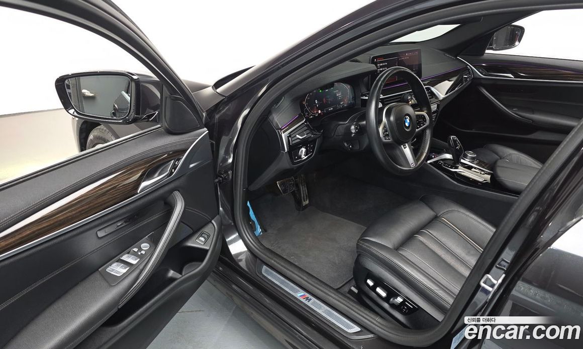 BMW 5-Series (G30) фото 11