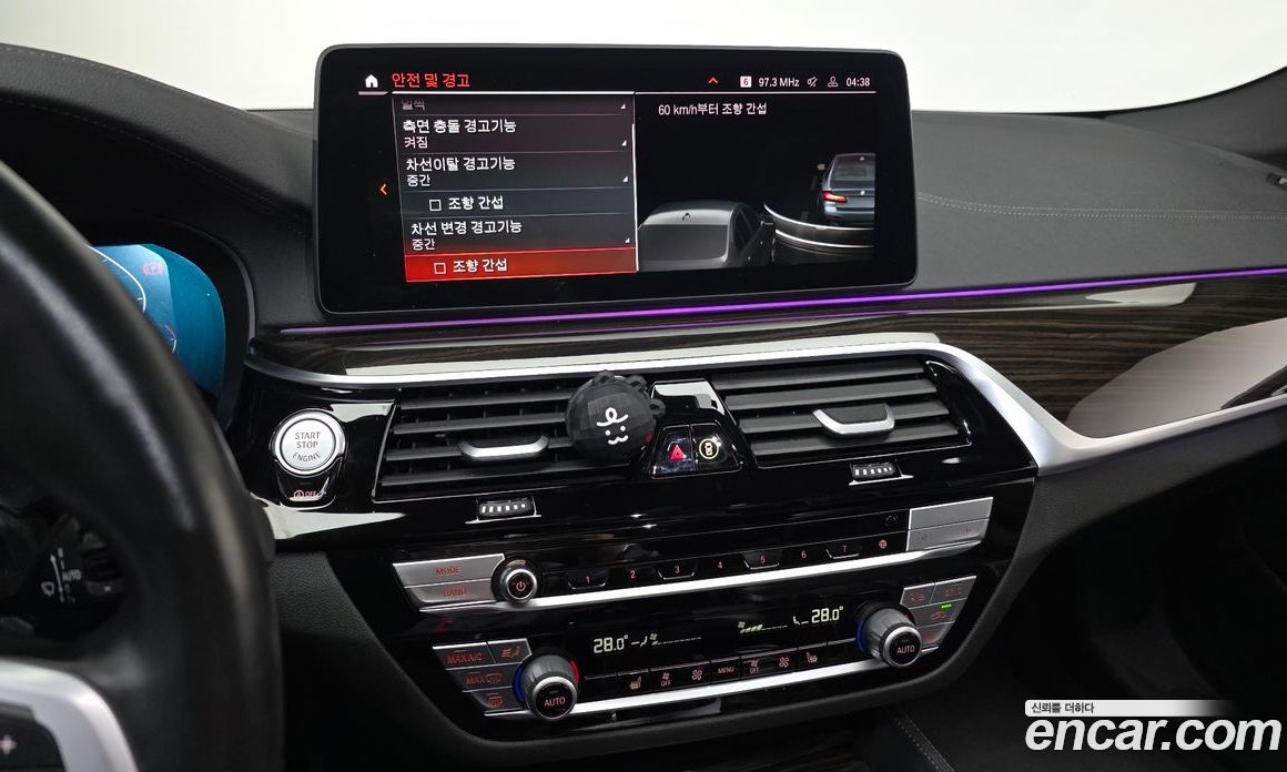 BMW 5-Series (G30) фото 16