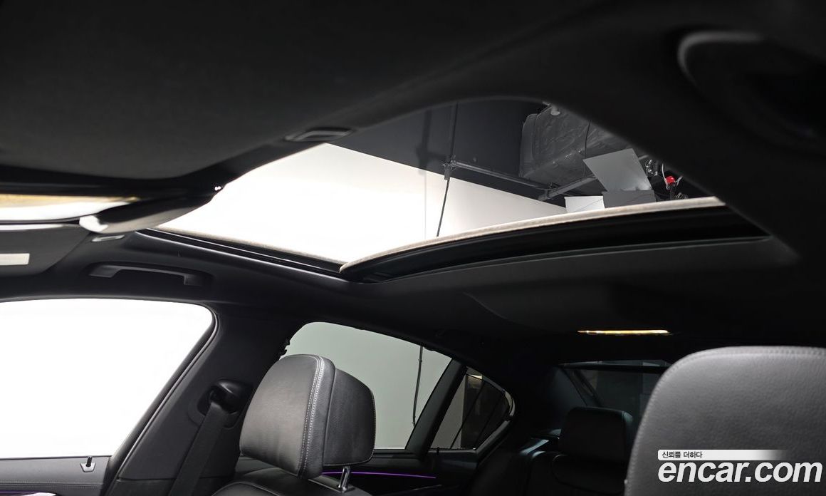 BMW 5-Series (G30) фото 18
