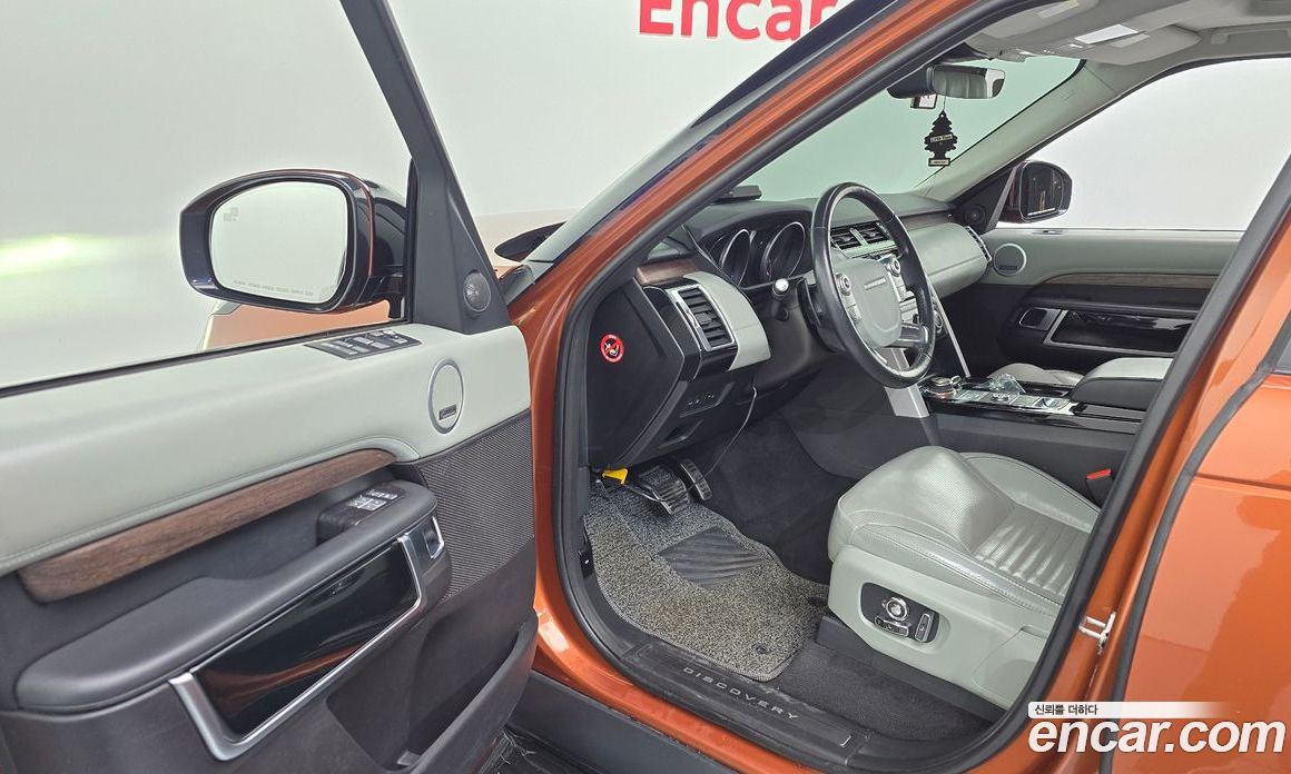 Land Rover Discovery 5 фото 10