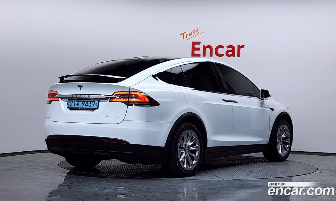 Tesla Model X фото 2