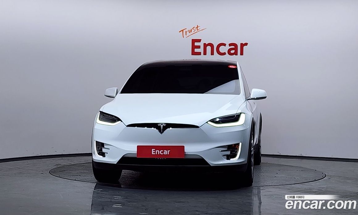Tesla Model X фото 3