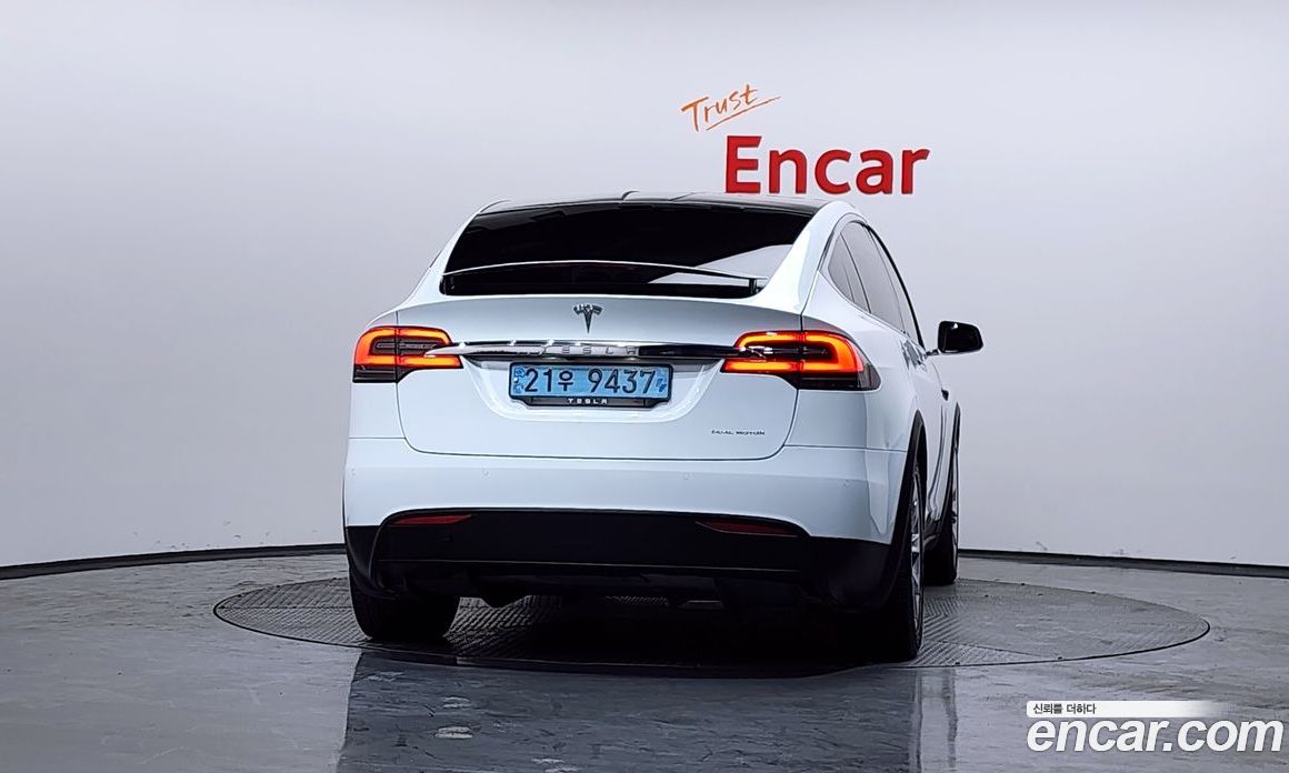 Tesla Model X фото 4