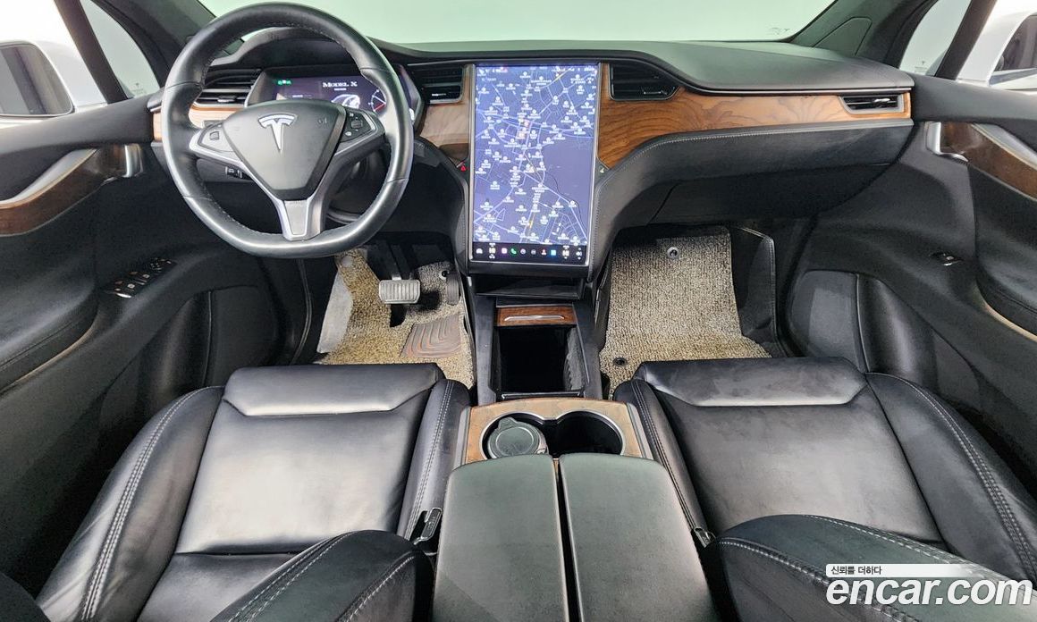 Tesla Model X фото 7