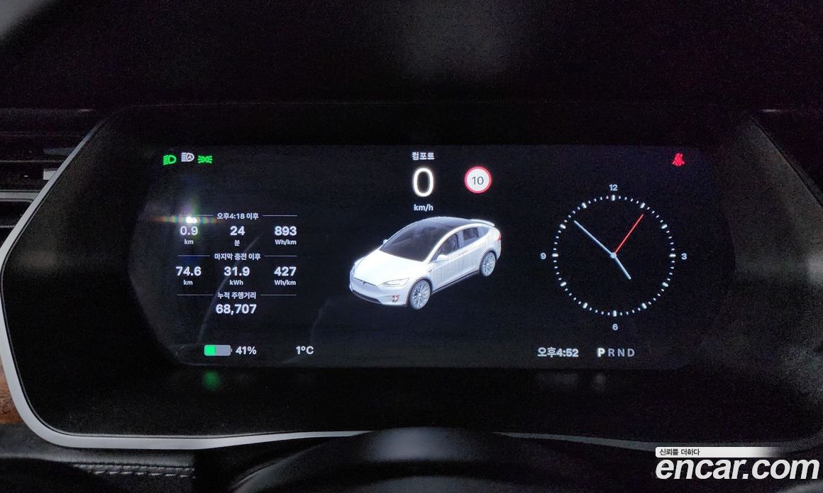 Tesla Model X фото 8