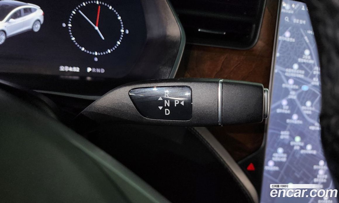 Tesla Model X фото 9