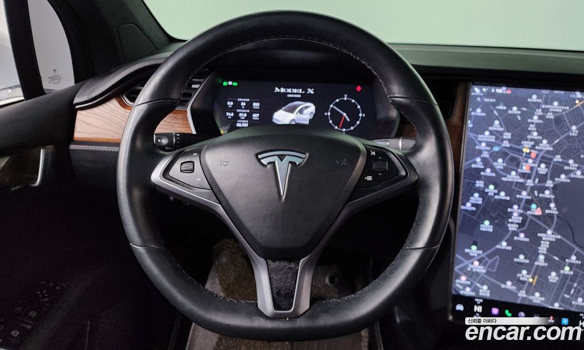 Tesla Model X фото 13