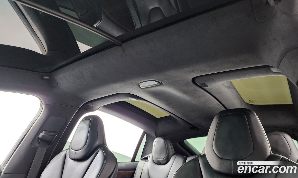 Tesla Model X фото 18