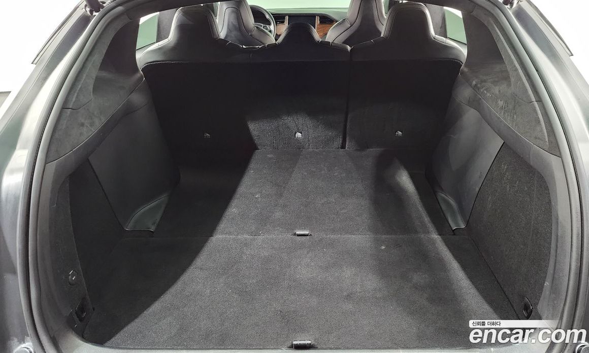 Tesla Model X фото 20
