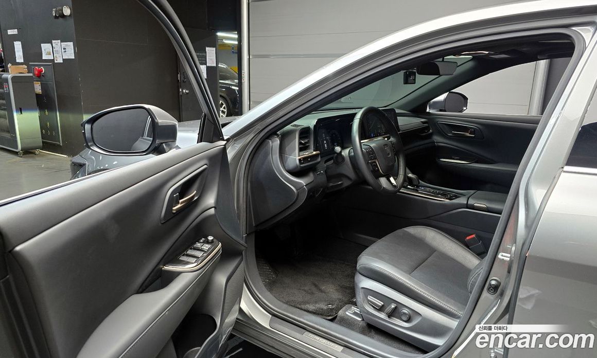 Toyota Crown Crossover фото 11