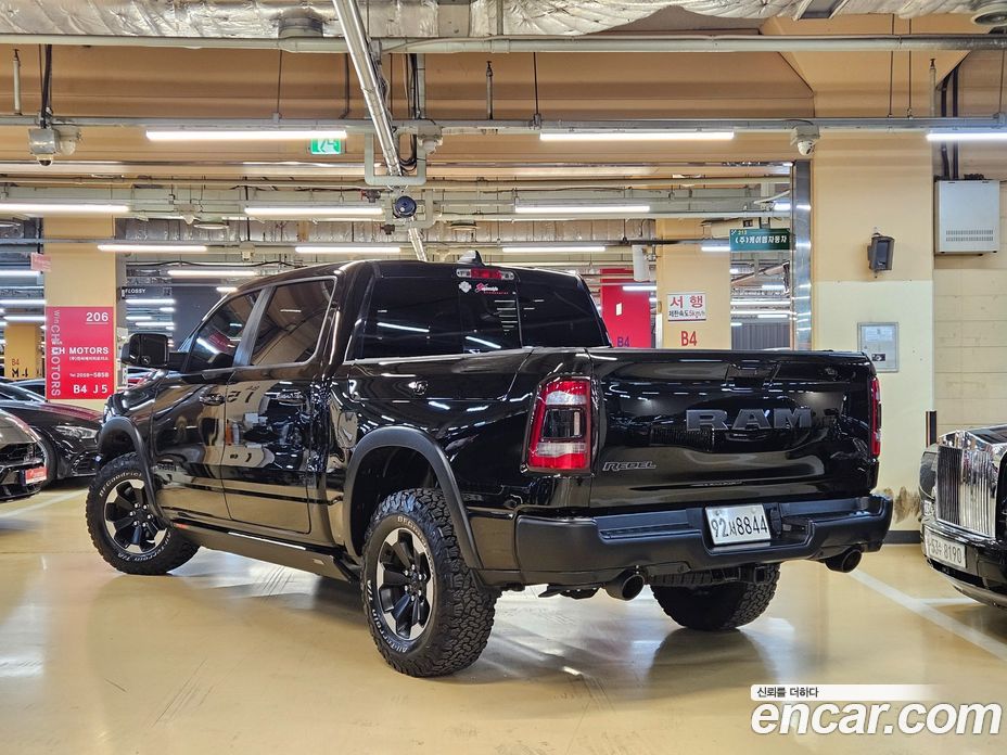 Dodge Ram Pickup фото 2