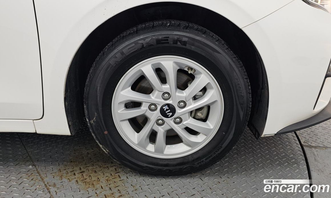 Kia K3 2nd Gen фото 21