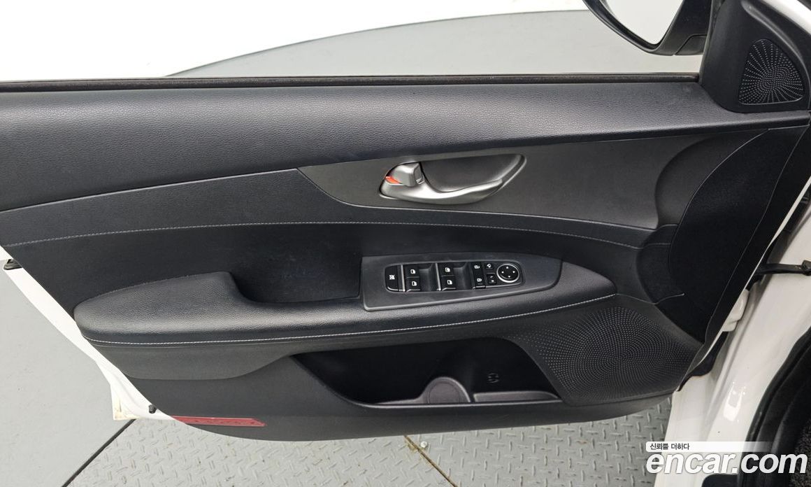 Kia K3 2nd Gen фото 24
