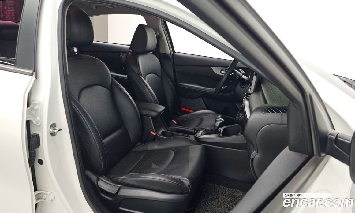 Kia K3 2nd Gen фото 26