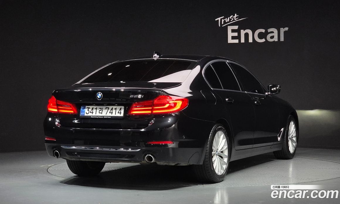 BMW 5-Series (G30) фото 2