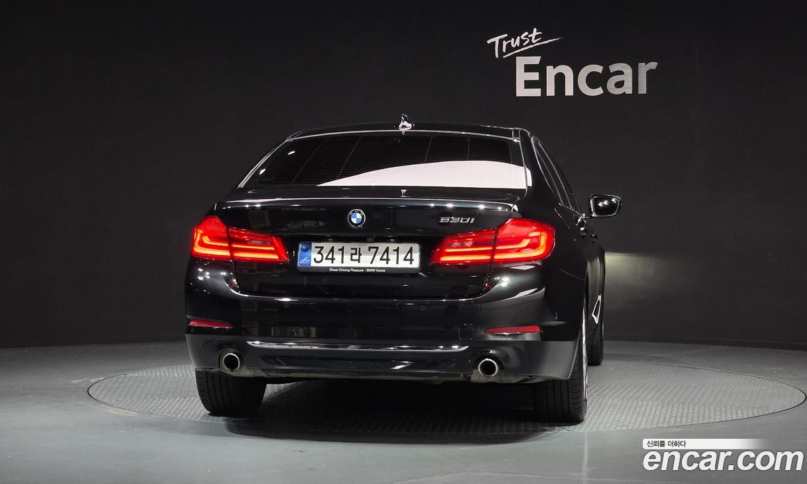 BMW 5-Series (G30) фото 4