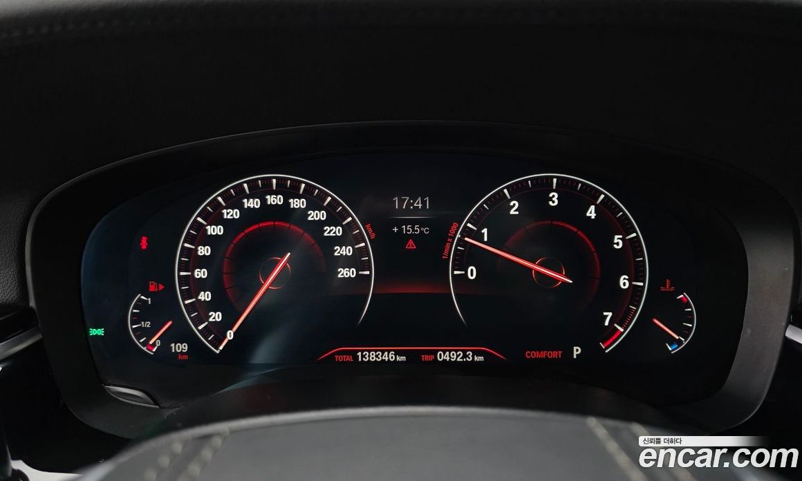 BMW 5-Series (G30) фото 8